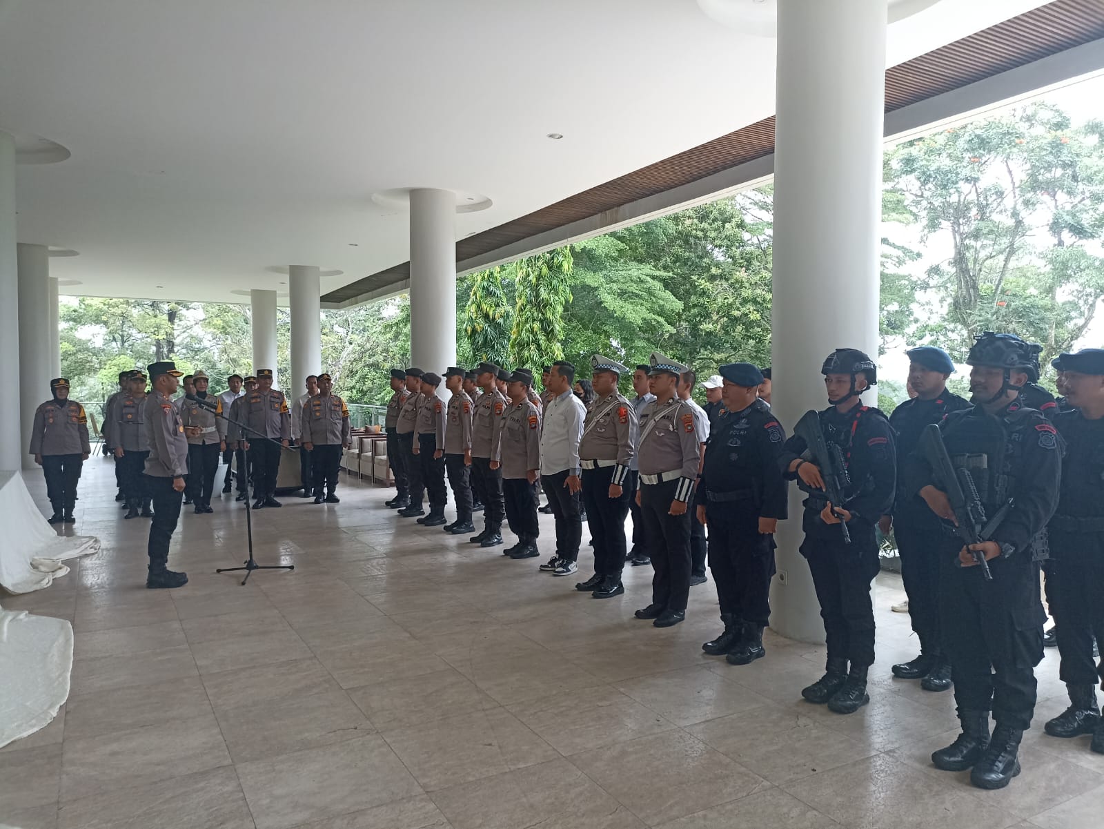 Polres Bangka Tengah Amankan Pleno Penghitungan dan Rekapitulasi Suara KPU di Soll Marina